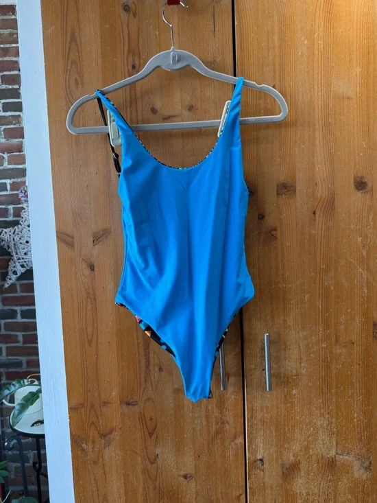 Black Multicolor Pattern One-Piece Swimsuit - Picture 8 of 8